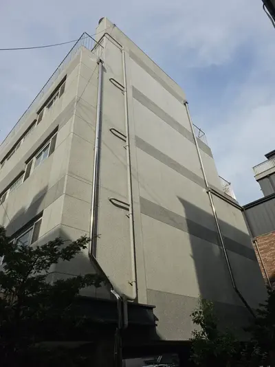 우수관교체 후 외벽에 설치된 우수관